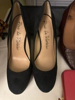 Pour La Victoire Black Suede Pumps Size 9 EUC